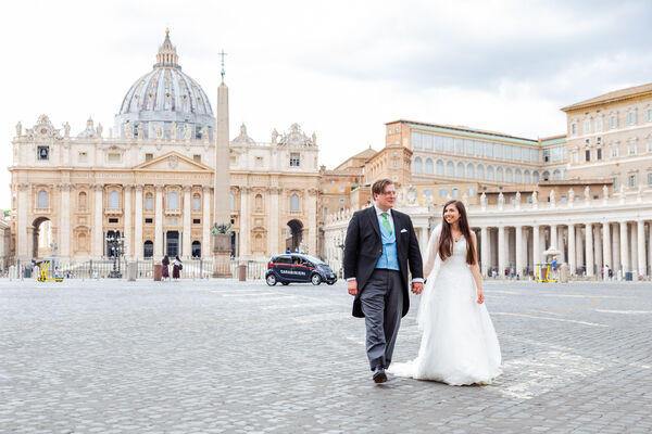 Sposi Novelli couple in Saint Peter's Square